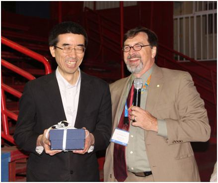 ETSI NFV ISG Chair Steven Wright(r) recognized Tetsuya Nakamura(l), NFV ISG Vice Chair for outstanding contributions in NFV Phase 1.