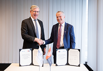 Group of people attending the 5th Future Railway Mobile Communication System Plugtests event in Paris